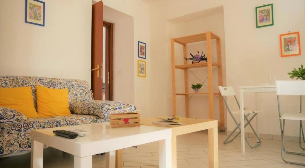 House With Garden And Parking Space In Mergellina Napels Buitenkant foto